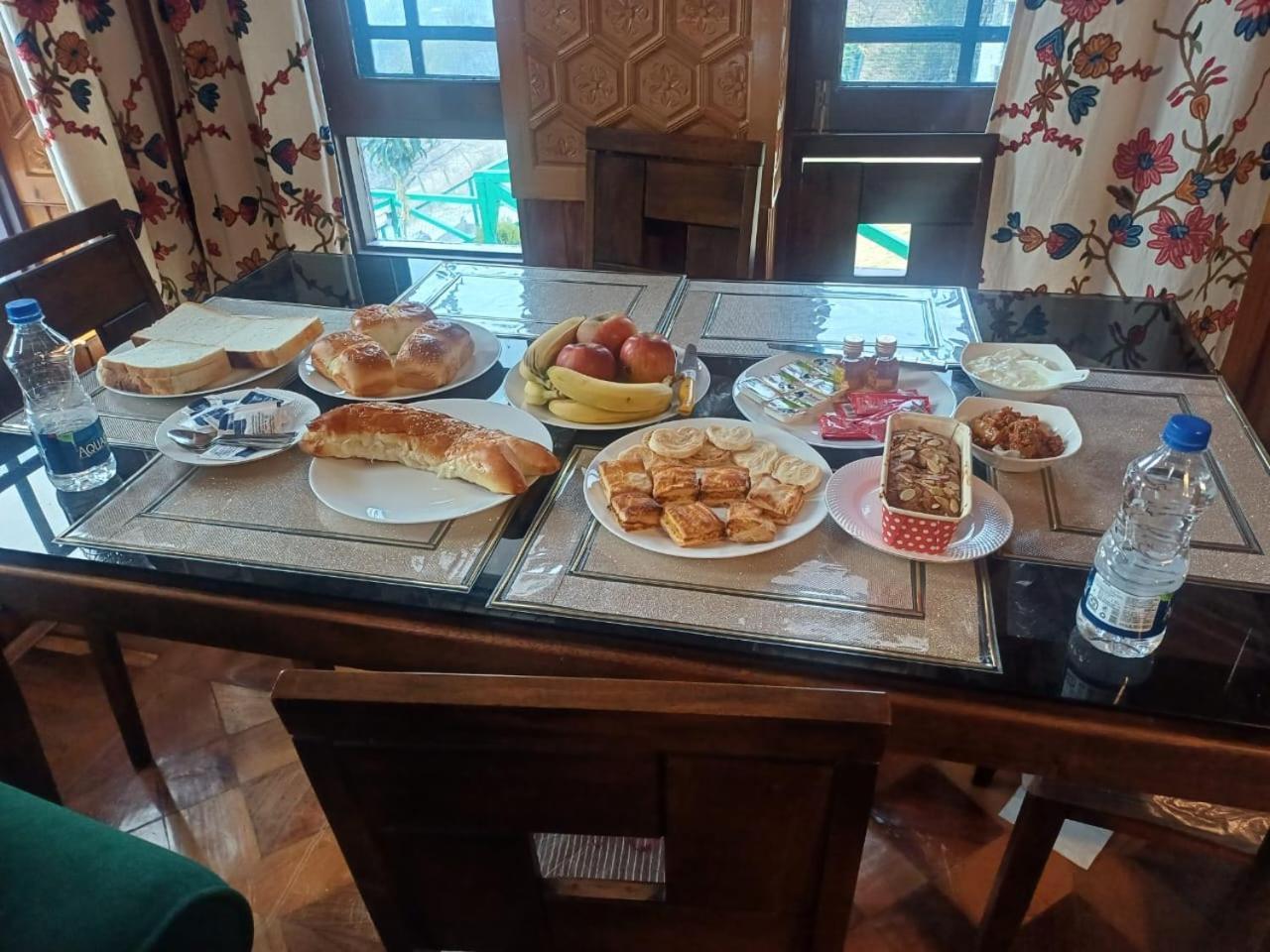 Cliff Cottage Pahalgam, Kashmir Batakut Buitenkant foto