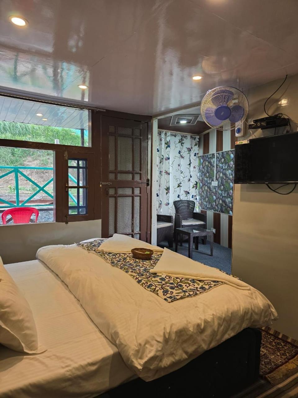 Cliff Cottage Pahalgam, Kashmir Batakut Buitenkant foto