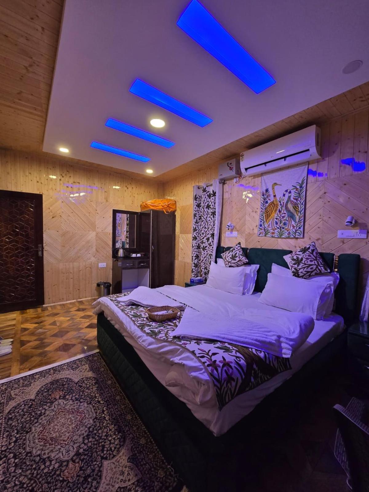 Cliff Cottage Pahalgam, Kashmir Batakut Buitenkant foto