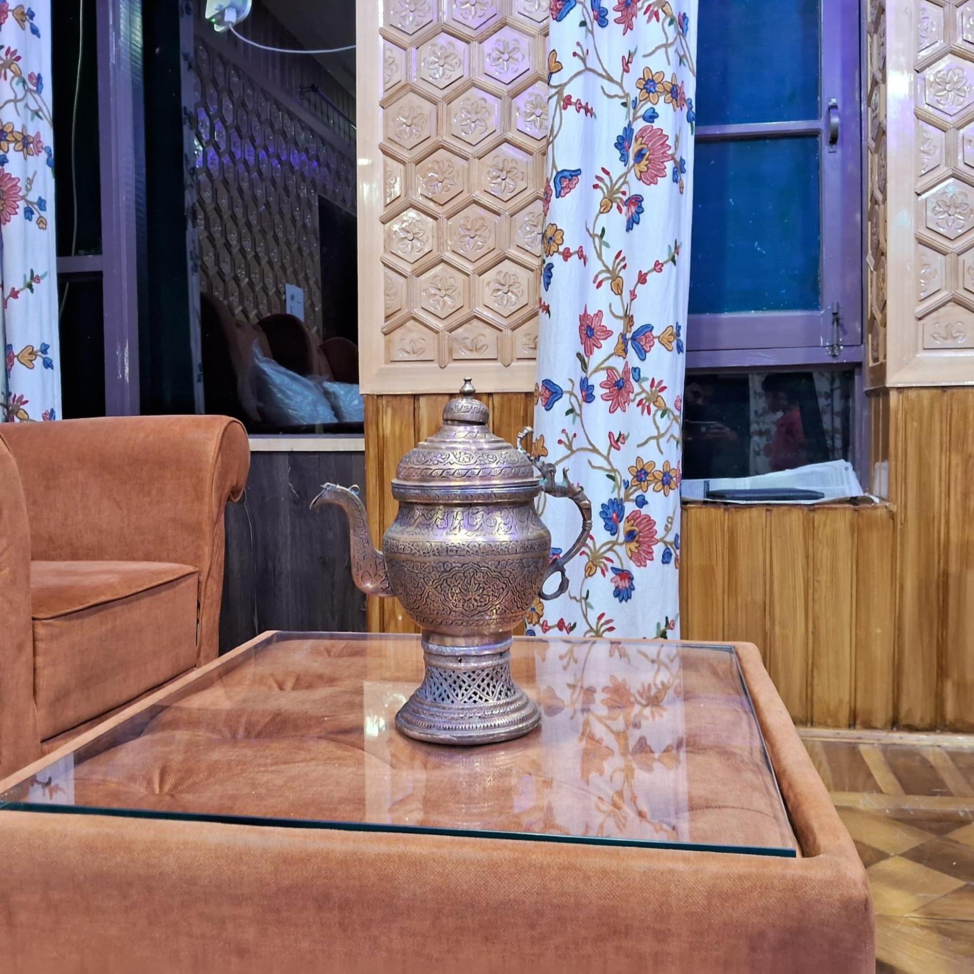 Cliff Cottage Pahalgam, Kashmir Batakut Buitenkant foto